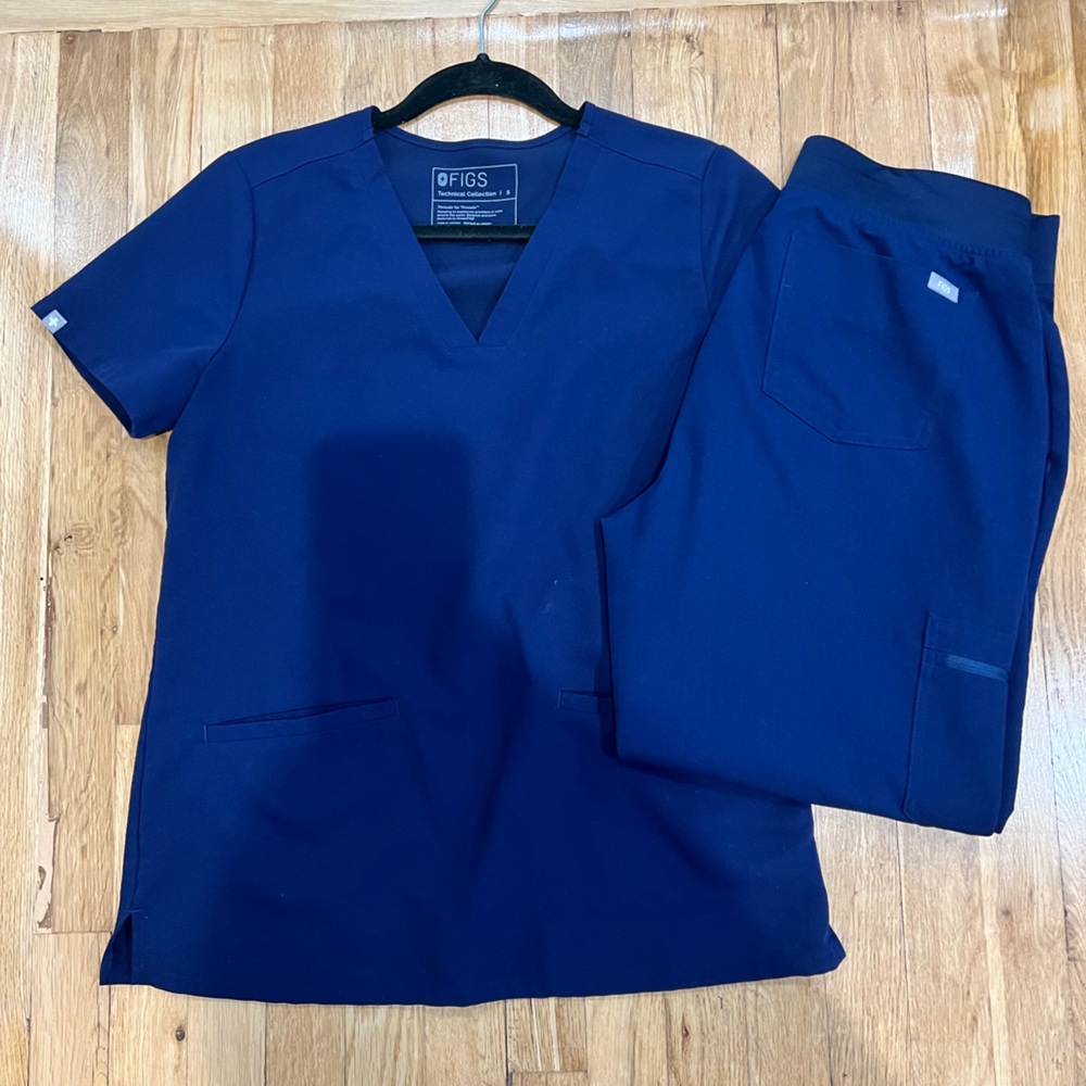 Figs navy blue set